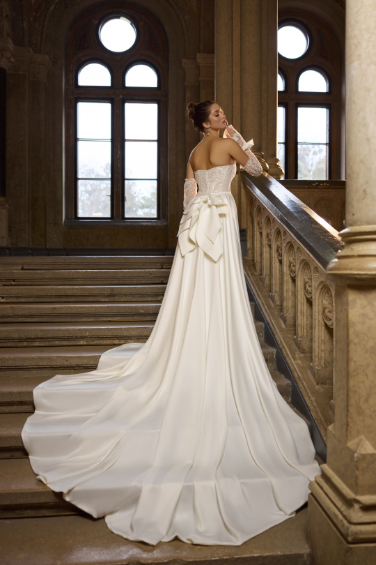 Shae detachable skirt